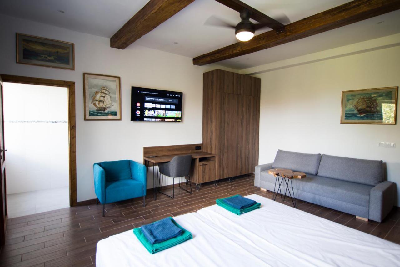 Luxurio Rooms With Baths Livorno Luaran gambar