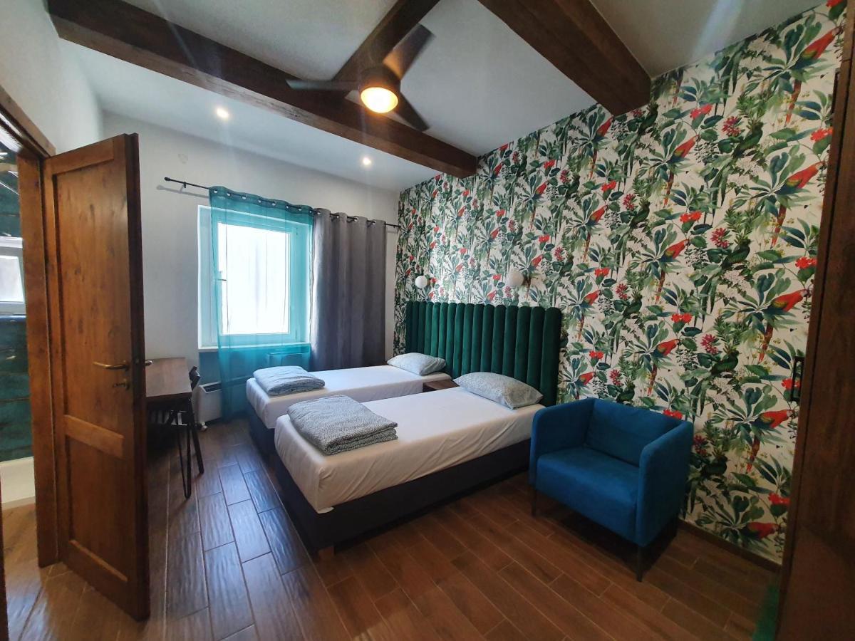 Luxurio Rooms With Baths Livorno Luaran gambar